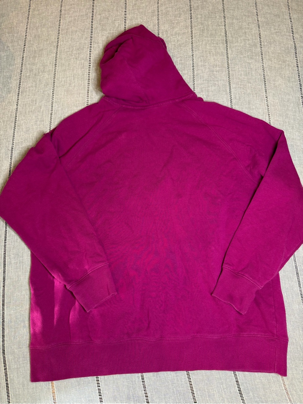 The North Face Women's Berry Pullover Hoodie with White Logo - Picture 5 of 10